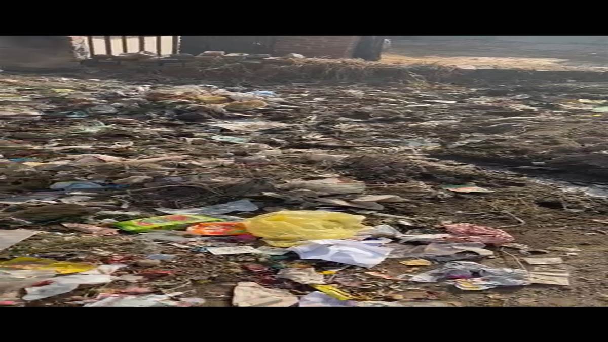 ਪਿੰਡ ਸਮਗੌਲੀ ’ਚ ਕੂੜੇ ਦੇ ਢੇਰ ਕਾਰਨ ਪਿੰਡ ਵਾਸੀ ਪਰੇਸ਼ਾਨ