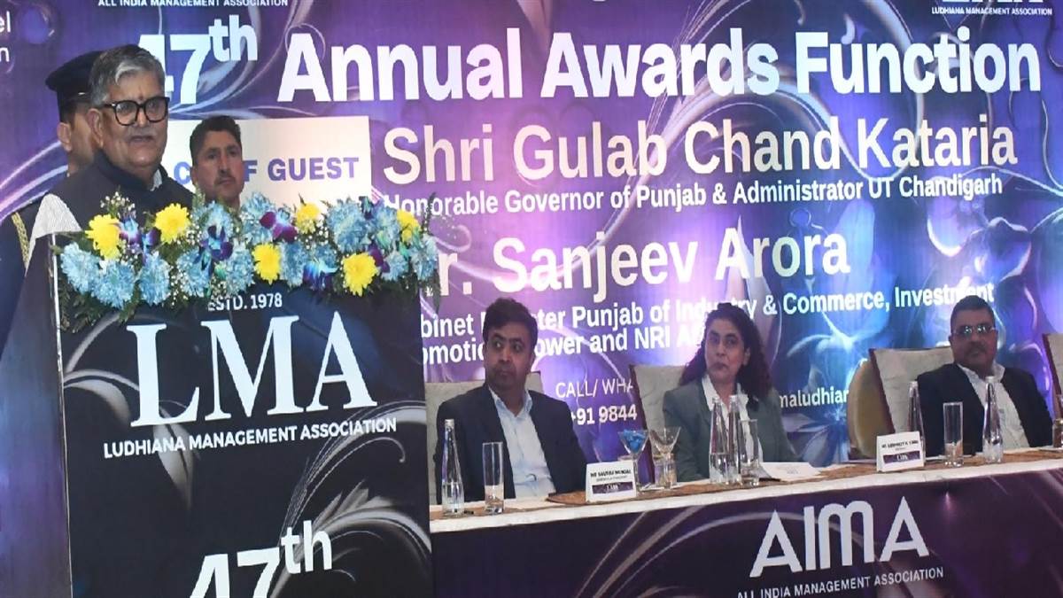 ਰਾਜਪਾਲ ਵੱਲੋਂ 8 ਸ਼ਖਸ਼ੀਅਤਾਂ ਦਾ ਵੱਖ-ਵੱਖ ਪੁਰਸਕਾਰਾਂ ਨਾਲ ਸਨਮਾਨ