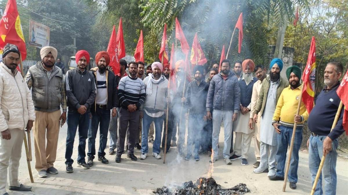 ਪੰਜਾਬ ਸਰਕਾਰ ਖ਼ਿਲਾਫ਼ ਅਰਥੀ ਫੂਕ ਮੁਜ਼ਾਹਰਾ