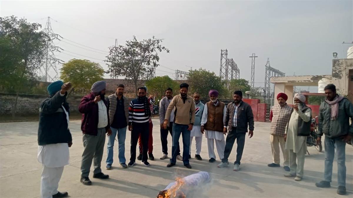 ਪਾਵਰਕਾਮ ਦੀ ਮੈਨੇਜਮੈਂਟ ਦੀ ਅਰਥੀ ਫੂਕ ਕੇ ਕੀਤਾ ਰੋਸ ਪ੍ਰਦਰਸ਼ਨ