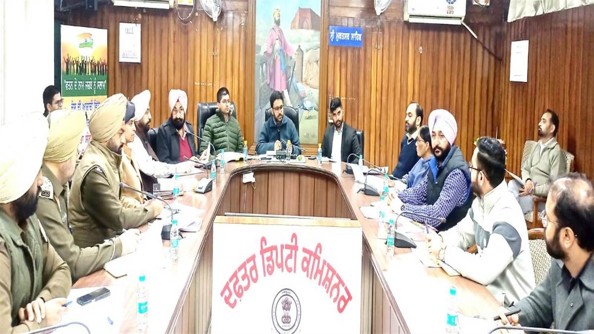 ਚੋਣ ਅਫ਼ਸਰ ਨੇ ਚੋਣਾਂ ਦੇ ਮੱਦੇਨਜ਼ਰ ਅਗੇਤੇ ਪ੍ਰਬੰਧਾਂ ਦਾ ਲਿਆ ਜਾਇਜ਼ਾ