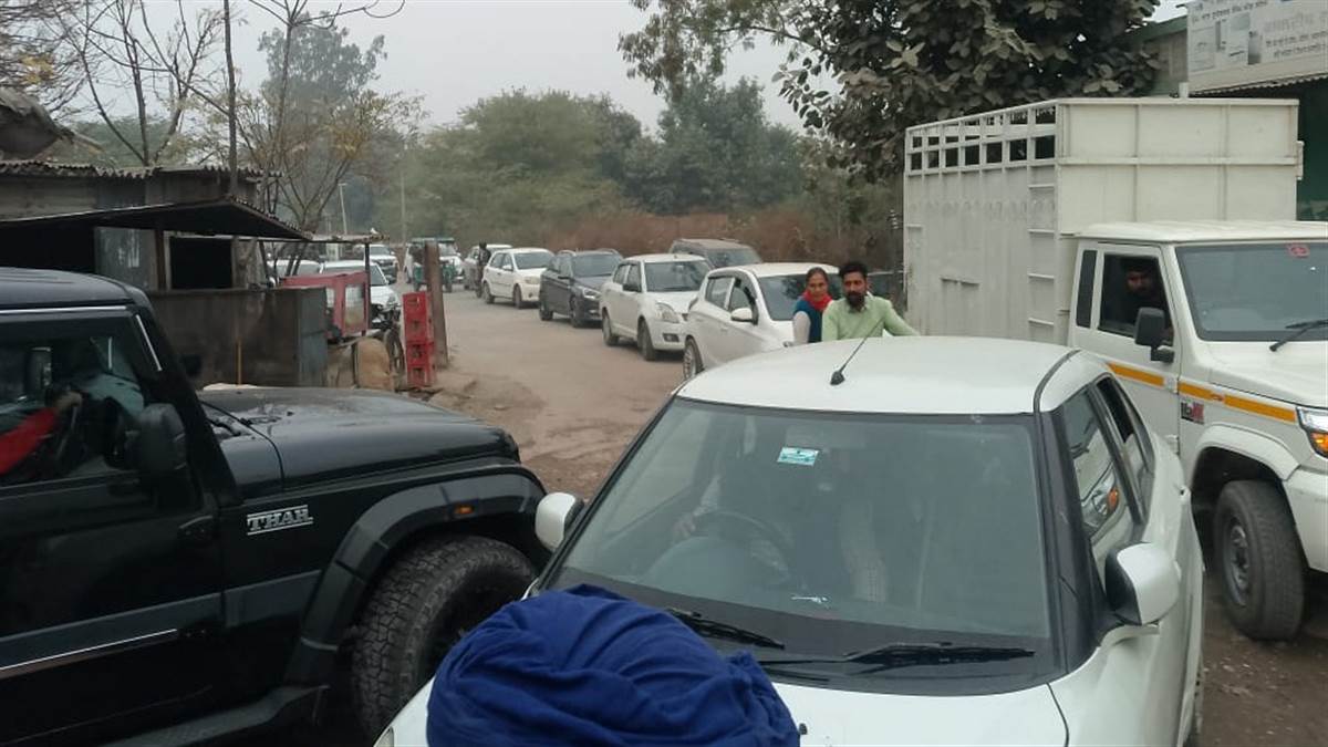 ਪੱਟੀ ’ਚ ਹਰ ਪਾਸੇ ਟ੍ਰੈਫਿਕ ਦੀ ਸਮੱਸਿਆ, ਸਕੂਲ ਛੁੱਟੀ ਸਮੇਂ ਪੁਲਿਸ ਤਾਇਨਾਤ ਕਰਨ ਦੀ ਮੰਗ ਉੱਠੀ