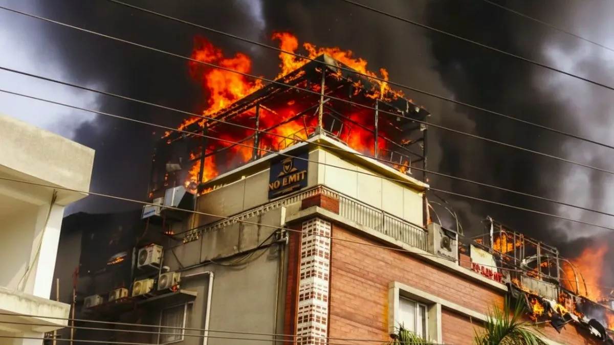 Video: ਭੁਵਨੇਸ਼ਵਰ ਦੇ ਹੋਟਲ 'ਚ ਲੱਗੀ ਭਿਆਨਕ ਅੱਗ, ਦੂਰ-ਦੂਰ ਤੱਕ ਦਿਸੀਆਂ ਅੱਗ ਦੀਆਂ ਲਪਟਾਂ; ਮੰਜਰ ਵੇਖ ਲੋਕਾਂ 'ਚ ਮਚੀ ਭਾਜੜ