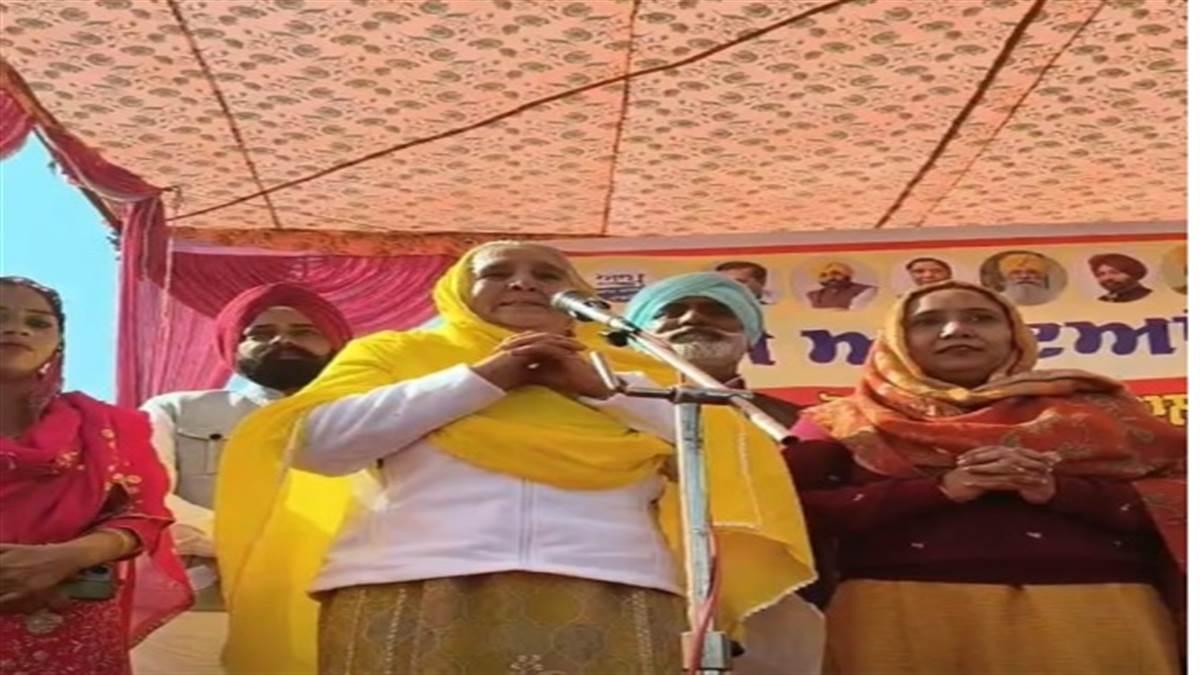 ਚੋਣ ਪ੍ਰਚਾਰ ’ਚ ਉੱਤਰੇ CM ਦੇ ਮਾਤਾ ਹਰਪਾਲ ਕੌਰ, ਮਲੋਟ ਦੇ ਪਿੰਡ ਅਬੁਲ ਖੁਰਾਣਾ ਵਿਖੇ ਉਮੀਦਵਾਰਾਂ ਦੇ ਹੱਕ ’ਚ ਕੀਤਾ ਪ੍ਰਚਾਰ