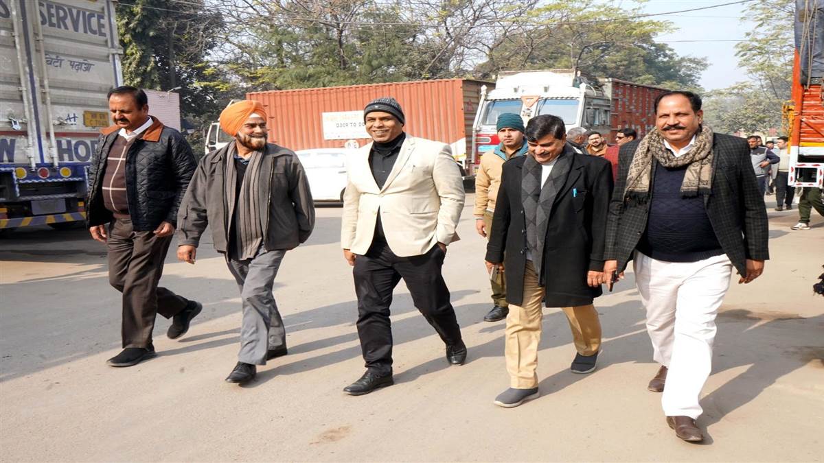 ਕਮਿਸ਼ਨਰ ਨੇ ਟ੍ਰਾਂਸਪੋਰਟ ਏਰੀਆ ’ਚ ਬੁਨਿਆਦੀ ਢਾਂਚੇ ਤੇ ਸੁਰੱਖਿਆ ਸਬੰਧੀ ਮੁੱਦਿਆਂ ਦੀ ਸਮੀਖਿਆ ਕੀਤੀ