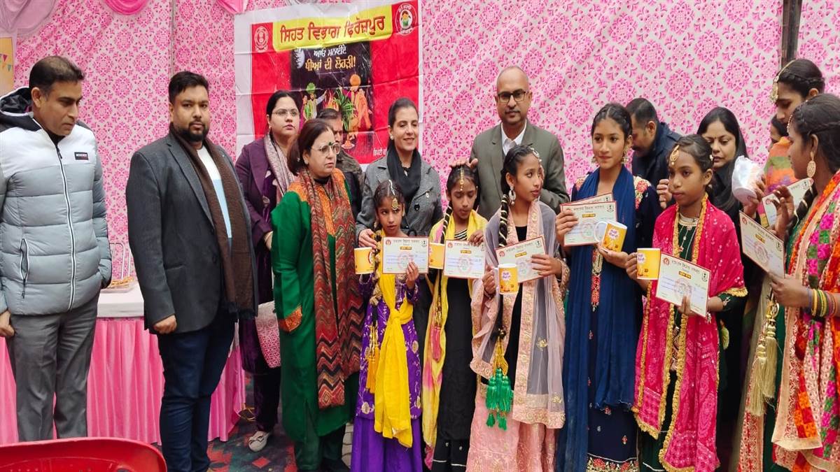 ਲੋਹੜੀ ’ਤੇ ਨਵਜੰਮੀਆਂ ਬੱਚੀਆਂ ਨੂੰ ਤੋਹਫ਼ੇ ਦੇ ਕੇ ਕੀਤਾ ਸਨਮਾਨਿਤ