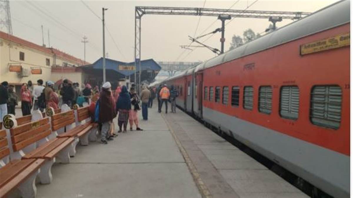 Abohar News : ਐਮਰਜੈਂਸੀ ਚੇਨ ਖਿੱਚਣ ਕਾਰਨ ਸਰਾਏ ਰੋਹਿਲਾ-ਬੀਕਾਨੇਰ ਰੇਲਗੱਡੀ ਚਾਰ ਘੰਟੇ ਹੋਈ ਲੇਟ