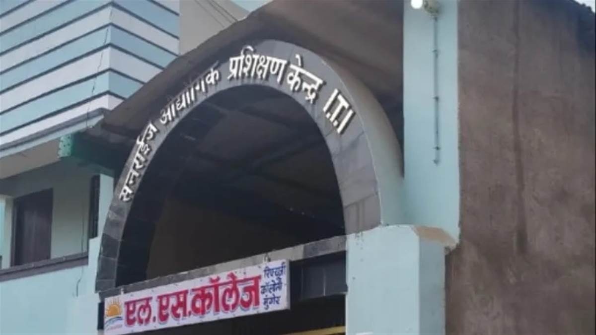 ਪ੍ਰੀਖਿਆ 'ਚ ਵੱਡਾ ਫਰਜ਼ੀਵਾੜਾ: '1 ਹਜ਼ਾਰ ਦਿਓ, ਪਾਸ ਕਰਵਾ ਦਿਆਂਗਾ', ਬਿਨਾਂ ਪੇਪਰ ਦਿੱਤੇ ਨੰਬਰ ਵੰਡਣ ਦਾ ਖੁਲਾਸਾ