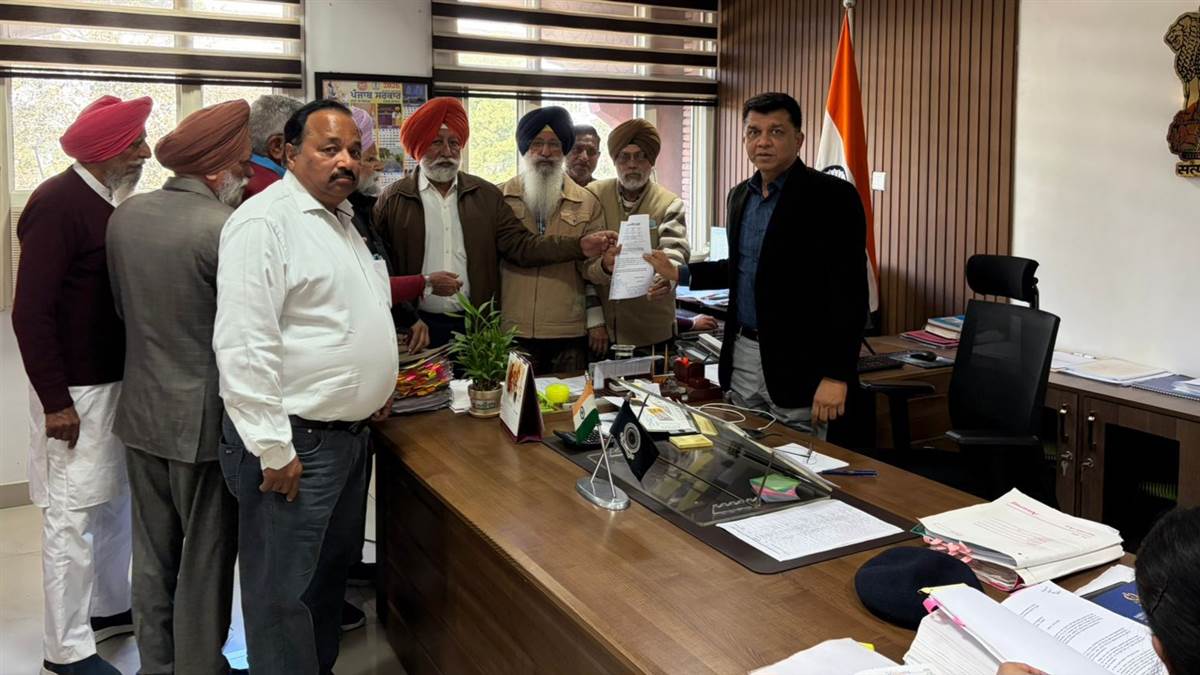 ਪੈਨਸ਼ਨਰਾਂ ਨੇ ਮੁੱਖ ਮੰਤਰੀ ਦੇ ਨਾਂ ਸੌਂਪਿਾ ਮੰਗ ਪੱਤਰ