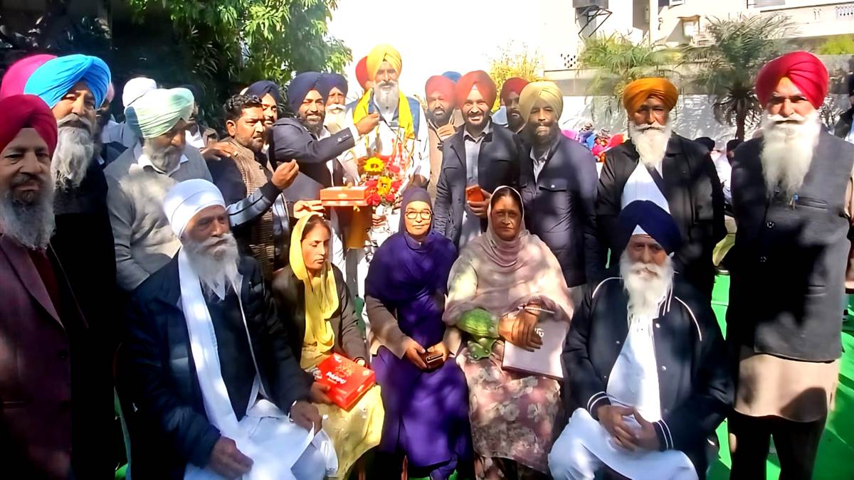 ਸ਼ੋਅਦ ਮੁਕੇਰੀਆਂ ਦੇ ਵਫ਼ਦ ਨੇ ਕੀਤਾ ਮਜੀਠੀਆ ਦਾ ਸਨਮਾਨ