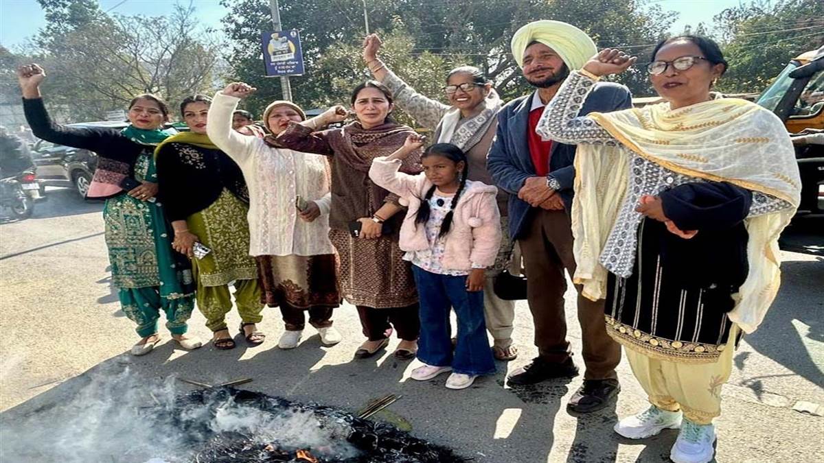 ਮਾੜੀ ਬਿਆਨਬਾਜ਼ੀ ਦੇ ਵਿਰੋਧ 'ਚ ਬਾਜਵਾ ਦਾ ਪੁਤਲਾ ਫੂਕਿਆ