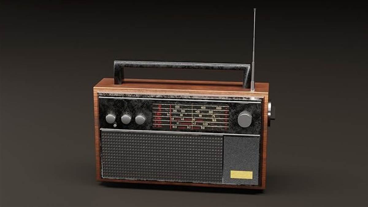 ਇਹ ‘ਸਹਿਜਤਾ’ ਅੱਜ ਦੀਆਂ ਰੀਲਾਂ ਦੇ ਸ਼ੋਰ ਵਿਚ ਕਿਤੇ ਗੁਆਚ ਗਈ ਹੈ। ਰੇਡੀਓ ਮੇਰੇ ਲਈ ਵੀ ਰੂਹ ਦੀ ਖ਼ੁਰਾਕ ਹੈ। ਪਿੰਡਾਂ ਦੀਆਂ ਸੱਥਾਂ ਵਿਚ ਬੋਹੜ ਦੀ ਛਾਂ ਹੇਠਾਂ ਵੱਜਦਾ ਰੇਡੀਓ ਕਿਸੇ ਸਮੇਂ ਸਾਡੇ ਸਮਾਜਿਕ ਜੀਵਨ ਦਾ ਧੁਰਾ ਹੁੰਦਾ ਸੀ। ਖੇਤੀਬਾੜੀ ਦੇ ਨੁਕਤੇ ਹੋਣ ਜਾਂ ਦੇਸ਼-ਵਿਦੇਸ਼ ਦੀਆਂ ਖ਼ਬਰਾਂ, ਰੇਡੀਓ ਹੀ ਲੋਕਾਂ ਦਾ ਸਹਾਰਾ ਬਣਦਾ ਸੀ।