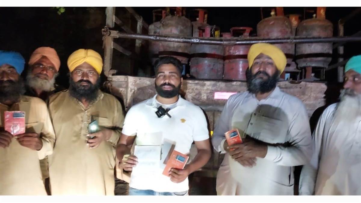 ਬੁਕਿੰਗ ਬੰਦ ਹੋਣ ਕਾਰਨ ਨਹੀਂ ਮਿਲ ਰਹੇ ਸਿਲੰਡਰ, ਮਚੀ ਹਾਹਾਕਾਰ
