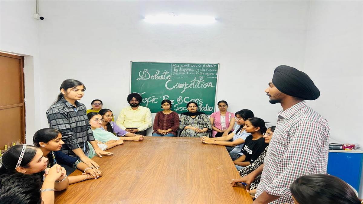 ਸੋਸ਼ਲ ਮੀਡੀਆ ਦੇ ਫਾਇਦੇ ਤੇ ਨੁਕਸਾਨ ਬਾਰੇ ਦਿੱਤੀ ਜਾਣਕਾਰੀ