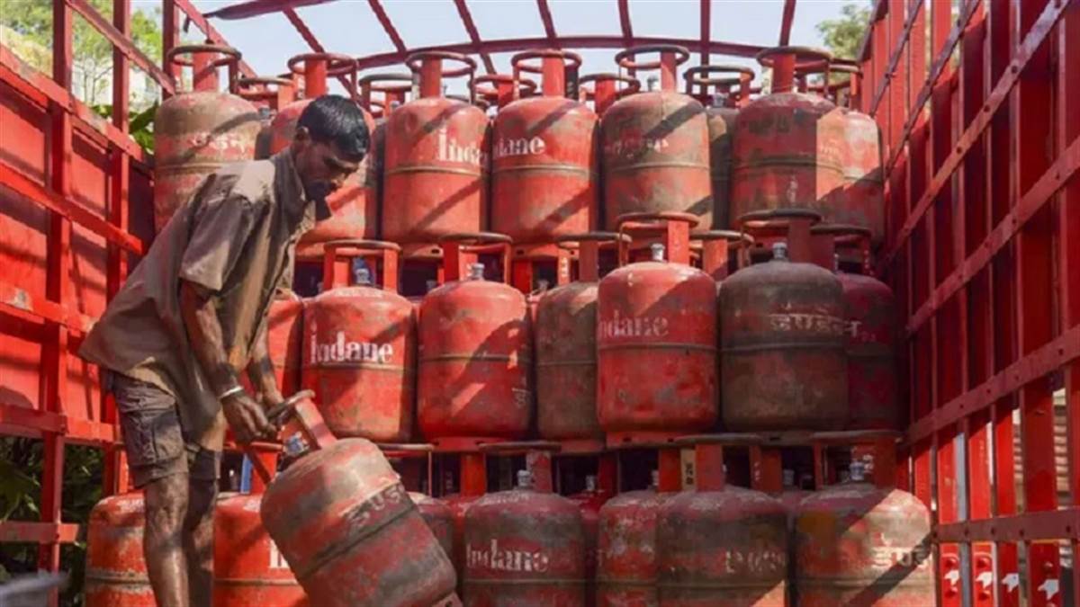 ਰਸੋਈ 'ਤੇ ਮਹਿੰਗਾਈ ਦੀ ਮਾਰ: ਘਰੇਲੂ LPG ਸਿਲੰਡਰ 60 ਤੇ ਕਮਰਸ਼ੀਅਲ 115 ਹੋਇਆ ਮਹਿੰਗਾ, ਜਾਣੋ ਆਪਣੇ ਸ਼ਹਿਰ ਦਾ ਰੇਟ
