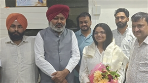 ਪੰਜਾਬ ਦੀ ਧੀ ਨੇ ਗੁਜਰਾਤ 'ਚ ਗੱਡੇ ਸਫ਼ਲਤਾ ਦੇ ਝੰਡੇ: ਜੱਜ ਬਣੀ ਪ੍ਰੀਆ ਗੋਇਲ ਦਾ ਵਿੱਤ ਮੰਤਰੀ ਹਰਪਾਲ ਚੀਮਾ ਵੱਲੋਂ ਵਿਸ਼ੇਸ਼ ਸਨਮਾਨ