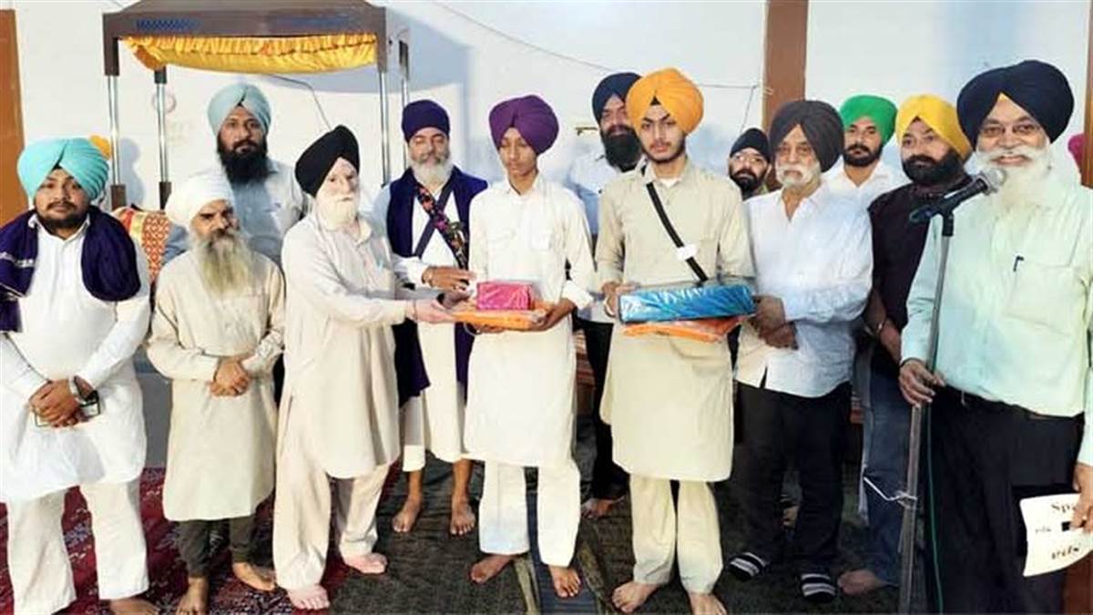 ਦਸਤਾਰ ਮੁਕਾਬਲੇ ਦੇ ਜੇਤੂਆਂ ਨੂੰ ਕੀਤਾ ਸਨਮਾਨਿਤ