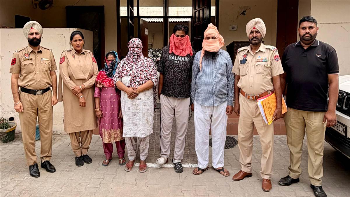 ਭੋਲੇ ਭਾਲੇ ਲੋਕਾਂ ਨੂੰ ਬਲੈਕਮੇਲ ਕਰਕੇ ਪੈਸੇ ਬਟੋਰਨ ਵਾਲੇ ਸੈਕਸ ਰੈਕਟ ਗਿਰੋਹ ਦੇ 4 ਮੈਂਬਰ ਹੋਰ ਗ੍ਰਿਫਤਾਰ