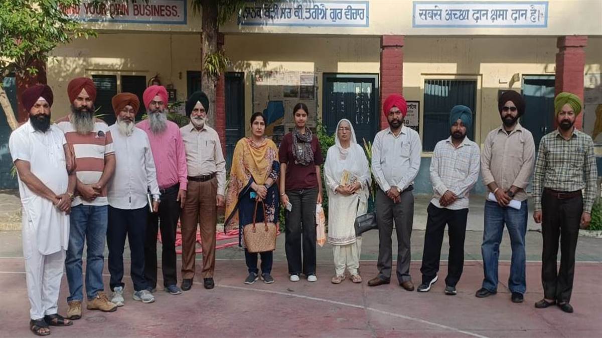 ਜ਼ਿਲ੍ਹਾ ਲਿਖਾਰੀ ਸਭਾ ਨੇ ਕਰਵਾਇਆ ਕਵੀ ਦਰਬਾਰ