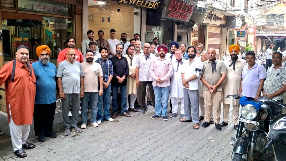 ਸਰਾਫਾ ਕਾਰੋਬਾਰੀਆਂ ਨੇ ਕਾਲੀਆਂ ਪੱਟੀਆਂ ਬੰਨ੍ਹ ਕੇ ਕੀਤਾ ਪ੍ਰਦਰਸ਼ਨ