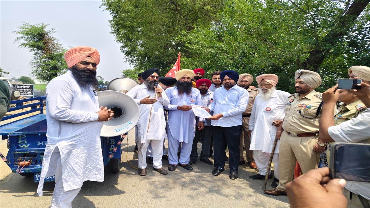 ਵਿਧਾਇਕ ਮਨਜਿੰਦਰ ਸਿੰਘ ਲਾਲਪੁਰਾ ਨੂੰ ਵੱਖ-ਵੱਖ ਜਥੇਬੰਦੀਆਂ ਨੇ ਦਿੱਤਾ ਮੰਗ ਪੱਤਰ