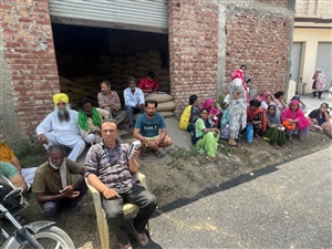 ਈ ਪੋਜ਼ ਮਸ਼ੀਨ ਦਾ ਸਰਵਰ ਡਾਊਨ, ਤਿੰਨ ਵਾਰ ਅੰਗੂਠੇ ਲਾਉਣ ਕਾਰਨ ਲਾਭਪਾਤਰੀ ਹੋ ਰਹੇ ਪਰੇਸ਼ਾਨ