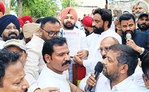 ਮੰਗਾਂ ਸਬੰਧੀ ਸੰਘਰਸ਼ ਕਮੇਟੀ ਨੇ ਮੰਤਰੀ ਮੁੰਡੀਆਂ ਨੂੰ ਦਿੱਤਾ ਯਾਦ ਪੱਤਰ