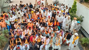 ਹਲਕਾ ਰਾਮਪੁਰਾ ਫੂਲ ਦੇ ਪਿੰਡ ਸੇਲਬਰਾਹ ਵਿਖੇ ਸਿਕੰਦਰ ਸਿੰਘ ਮਲੂਕਾ ਦੀ ਅਗਵਾਈ ਹੇਠ ਸੈਂਕੜੇ ਨੌਜਵਾਨ ਸ਼੍ਰੋਮਣੀ ਅਕਾਲੀ ਦਲ ’ਚ ਹੋਏ ਸ਼ਾਮਲ