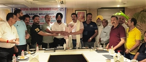 ਵਪਾਰ ਮੰਡਲ ਪਠਾਨਕੋਟ ਨੇ ਸੰਗਠਨ ਨੂੰ ਦਿੱਤੀ ਨਵੀਂ ਦਿਸ਼ਾ, ਵੱਖ-ਵੱਖ ਖੇਤਰਾਂ ਦੇ ਨੁਮਾਇੰਦਿਆਂ ਨੂੰ ਸੌਂਪੀਆਂ ਅਹਿਮ ਜ਼ਿੰਮੇਵਾਰੀਆਂ