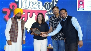 ਮੈਡੀਕਲ ਖੇਤਰ 'ਚ ਸ਼ਾਨਦਾਰ ਸੇਵਾਵਾਂ ਦੇਣ ਲਈ CM ਭਗਵੰਤ ਸਿੰਘ ਮਾਨ ਨੇ ਡਾ. ਸ਼ਿਲਪਾ ਗਰਗ ਨੂੰ ਕੀਤਾ ਸਨਮਾਨਿਤ