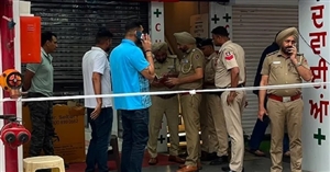 ਚੰਡੀਗੜ੍ਹ PGI ਨੇੜੇ ਮੈਡੀਕਲ ਸਟੋਰ 'ਤੇ ਦਿਨ-ਦਿਹਾੜੇ ਫਾਇਰਿੰਗ, ਲਾਰੈਂਸ ਬਿਸ਼ਨੋਈ ਗੈਂਗ ਨਾਲ ਜੁੜਿਆ ਫਿਰੌਤੀ ਦਾ ਮਾਮਲਾ