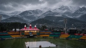 Ind vs Afg ODI: ਧਰਮਸ਼ਾਲਾ ’ਚ ਮੀਂਹ ਦੇ ਬਾਵਜੂਦ ਪ੍ਰਸ਼ੰਸਕਾਂ ਦਾ ਜੋਸ਼ ਹਾਈ, ਰੇਨਕੋਟ ਪਾ ਕੇ ਪਹੁੰਚੇ ਸਟੇਡੀਅਮ; ਬਰਫ਼ਬਾਰੀ ਨਾਲ ਮੌਸਮ ਸੁਹਾਵਣਾ