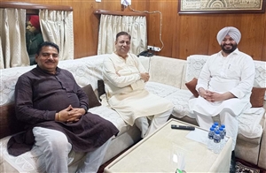 ਅਸ਼ਵਨੀ ਸੇਖੜੀ ਨੇ ਕੇਂਦਰੀ ਮੰਤਰੀ ਰਵਨੀਤ ਬਿੱਟੂ ਨਾਲ ਕੀਤੀ ਮੁਲਾਕਾਤ, ਬਟਾਲਾ-ਗੁਰਦਾਸਪੁਰ ਰੂਟ 'ਤੇ ਵੰਦੇ ਭਾਰਤ ਟਰੇਨ ਲਈ ਕੀਤਾ ਧੰਨਵਾਦ