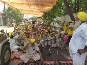 ਪੀੜਤ ਪਰਿਵਾਰ ਨੂੰ ਇਨਸਾਫ਼ ਦਵਾਉਣ ਲਈ ਥਾਣੇ ਮੂਹਰੇ ਲਗਾਇਆ ਪੱਕਾ ਮੋਰਚਾ