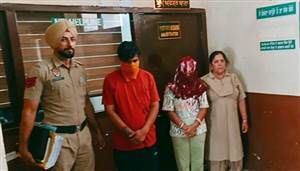 ਜਾਅਲੀ ਆਈਪੀਐੱਸ ਬਣਕੇ 31.5 ਲੱਖ ਰੁਪਏ ਦੀ ਠੱਗੀ ਮਾਰਨ ਵਾਲਾ ਪਤਨੀ ਸਮੇਤ ਗ੍ਰਿਫ਼ਤਾਰ ; ਲੈਪਟਾਪ, ਮੋਬਾਈਲ, ਜਾਅਲੀ ਆਈਡੀ ਕਾਰਡ ਤੇ ਹੋਰ ਦਸਤਾਵੇਜ਼ ਬਰਾਮਦ