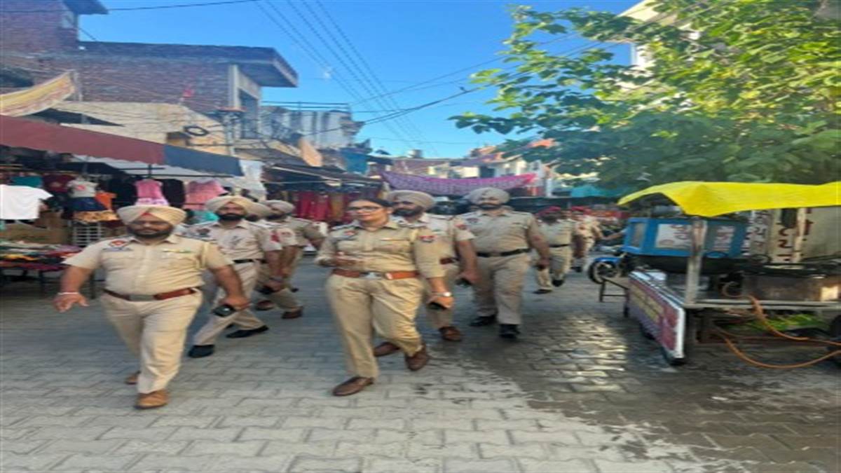 Keeping in view August 15, Hajipur police took out a flag march