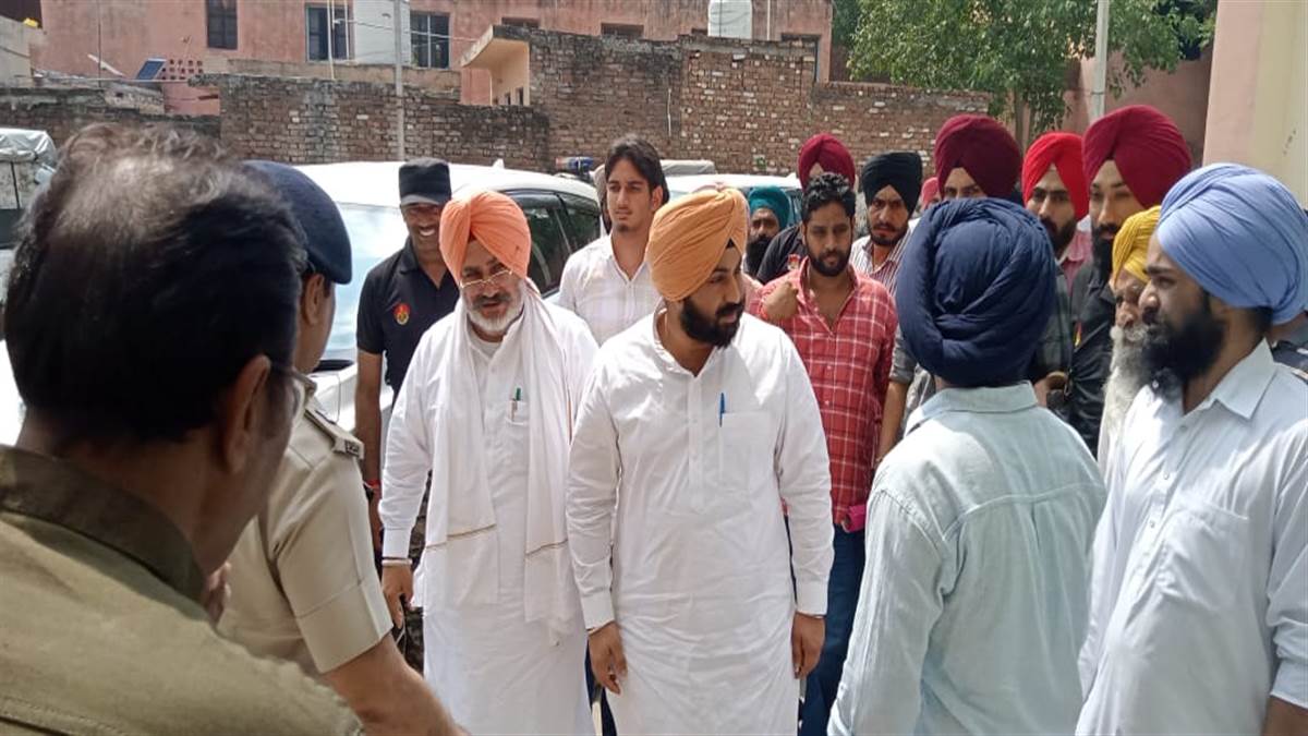 Chetan Singh Jokamajra and Harjot Bains visited various health centers and took stock of the health facilities available