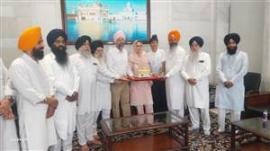 ਸੱਚਖੰਡ ਸ੍ਰੀ ਹਰਿਮੰਦਰ ਸਾਹਿਬ ਵਿਖੇ ਯੂਕੇ ਦੇ ਐਮਪੀ ਤਨਮਨਜੀਤ ਸਿੰਘ ਢੇਸੀ ਹੋਏ ਨਤਮਸਤਕ