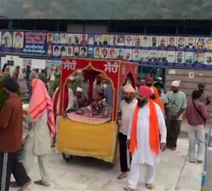 ਮੱਸਿਆ ਦੇ ਦਿਹਾੜੇ ਮੌਕੇ ਸੱਚਖੰਡ ਸ੍ਰੀ ਖੁਰਾਲਗੜ੍ਹ ਸਾਹਿਬ ’ਚ ਸੰਗਤ ਹੋਈ ਨਤਮਸਤਕ