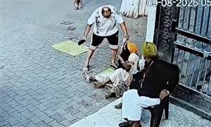 ਮੰਦਿਰ ਦੇ ਬਾਹਰ ਭਿਖਾਰਨ ਦੀ ਚੱਪਲਾਂ ਨਾਲ ਕੁੱਟਮਾਰ