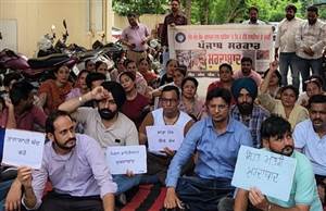 Punjab News :ਐੱਨਐੱਚਐੱਮ ਮੁਲਾਜ਼ਮਾਂ ਦੀ ਹੜਤਾਲ, ਪਹਿਲੇ ਦਿਨ ਸਿਹਤ ਸੇਵਾਵਾਂ ਬੁਰੀ ਤਰ੍ਹਾਂ ਪ੍ਰਭਾਵਿਤ