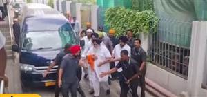Video : ਨਾਂਦੇੜ ਸਾਹਿਬ 'ਚ ਸੁਖਬੀਰ ਬਾਦਲ 'ਤੇ ਹਮਲਾ, ਨਿਹੰਗ ਬਾਣੇ 'ਚ ਆਇਆ ਸੀ ਹਮਲਾਵਰ; ਪੁਲਿਸ ਕਰਮੀ ਵੀ ਜ਼ਖਮੀ