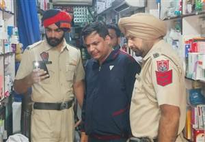 Barnala Crime : ਬਰਨਾਲਾ 'ਚ ਚੋਰਾਂ ਨੇ ਦੋ ਦੁਕਾਨਾਂ ਦੇ ਤਾਲੇ ਭੰਨੇ, ਨਕਦੀ ਤੇ ਸਾਮਾਨ ਲੈ ਕੇ ਫ਼ਰਾਰ; ਦੁਕਾਨਦਾਰਾਂ ’ਚ ਰੋਸ