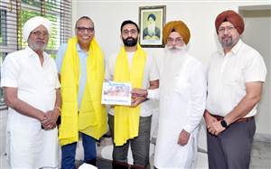 ਹਸਪਤਾਲ ’ਚ ਐੈੱਨਆਰਆਈ ਦਾਨੀਆਂ ਦਾ ਕੀਤਾ ਸਨਮਾਨ