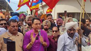 ਮੰਤਰੀ ਅਮਨ ਅਰੋੜਾ ਦੀ ਕੋਠੀ ਮੂਹਰੇ ਮੁਲਾਜ਼ਮਾਂ ਤੇ ਪੈਨਸ਼ਨਰਾਂ ਦਾ ਜ਼ੋਰਦਾਰ ਪ੍ਰਦਰਸ਼ਨ