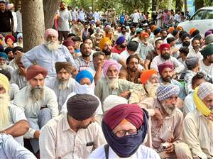ਈਥਾਨੌਲ ਬਣਾਉਣ ਵਾਲੀ ਫੈਕਟਰੀ ਅੱਗੇ ਲੋਕਾਂ ਨੇ ਲਾਇਆ ਧਰਨਾ