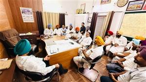 ਬਿਜਲੀ ਸੰਕਟ ਨੂੰ ਲੈ ਕੇ ਅਧਿਕਾਰੀਆਂ ਨੂੰ ਮਿਲੇ ਕਾਂਗਰਸੀ ਆਗੂ
