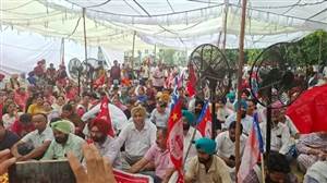 ਅੰਮ੍ਰਿਤਸਰ 'ਚ ਮੰਤਰੀ ਹਰਭਜਨ ਸਿੰਘ ETO ਦੀ ਰਿਹਾਇਸ਼ ਦਾ ਕਰਮਚਾਰੀਆਂ ਨੇ ਕੀਤਾ ਘਿਰਾਓ, OPS ਸਮੇਤ ਕਈ ਮੰਗਾਂ 'ਤੇ ਪ੍ਰਦਰਸ਼ਨ