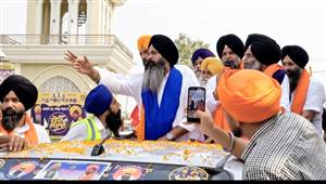 ਝੋਟੇ ਦੇ ਮਾਮਲੇ ਤੇ ਬੰਦੀ ਸਿੰਘਾਂ ਦੀ ਰਿਹਾਈ ਨੂੰ ਲੈ ਕੇ ਜੀਰਾ ’ਚ ਅਕਾਲੀ ਦਲ ਵਾਰਿਸ ਪੰਜਾਬ ਨੇ ਕੱਢਿਆ ਰੋਸ ਮਾਰਚ