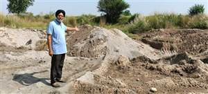 ਰਾਤ ਨੂੰ ਰੇਤ ਚੋਰੀ, ਜ਼ਮੀਨ ਮਾਲਕ ਨੇ ਨਿਆਂ ਦੀ ਲਾਈ ਗੁਹਾਰ